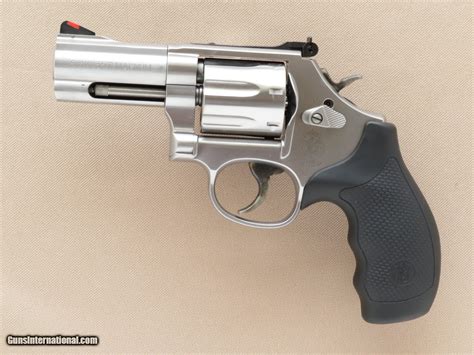 Smith & Wesson Model 686 Distinguished Combat Magnum, Cal. .357 Magnum, 3 Inch Barrel, New ...