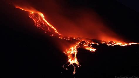 Etna volcano erupts on Sicily, disrupting flights – DW – 07/20/2019