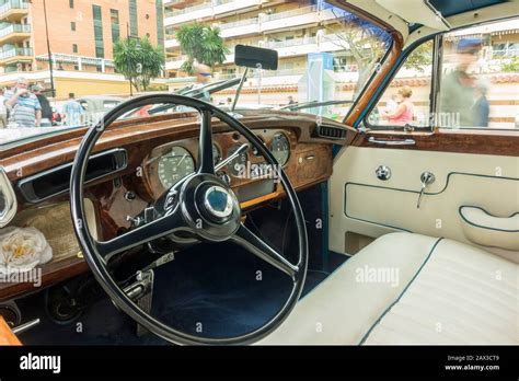 Vintage rolls royce interior hi-res stock photography and images - Alamy