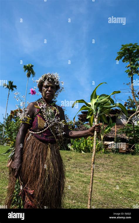 Traditional dress papua new guinea hi-res stock photography and images - Alamy