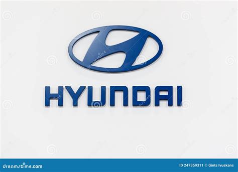 Hyundai logo editorial photo. Image of manufacturer - 247359311