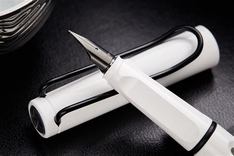 LAMY safari fountain pen - white/black (limited production) - The Goulet Pen Company