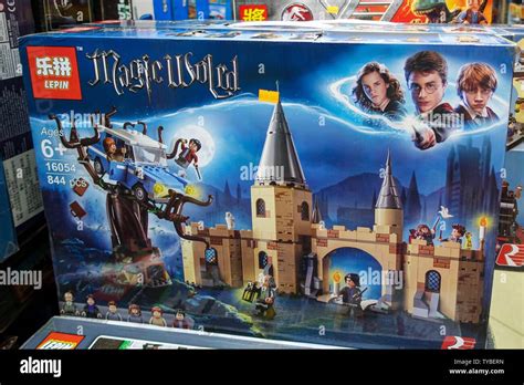 China: Knock-off 'Harry Potter' Lego set by the Chinese toymaker LEPIN ...