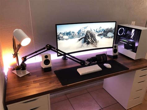 The 9 Best Gaming Setups of 2020 - Building The Ult… | Diseño de dormitorio para hombres ...