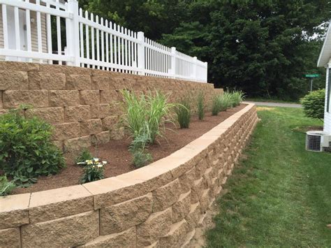 Interlocking Retaining Wall - Davis Landscaping