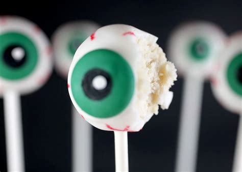 Eye Popping! « bakerella.com | Halloween eyeballs, Halloween food for party, Halloween cake pops