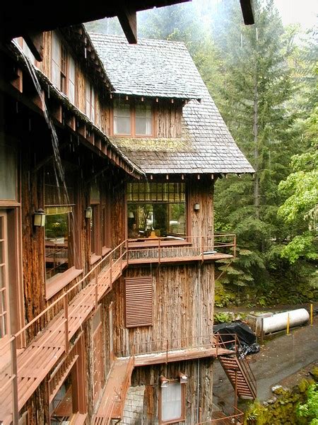 This Historic Oregon Lodge is the Perfect Getaway