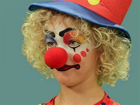 How to Paint a Clown Face For Halloween | HGTV