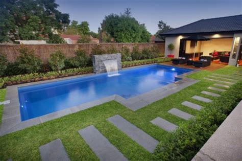 16 Relaxing Backyard Swimming Pool Designs