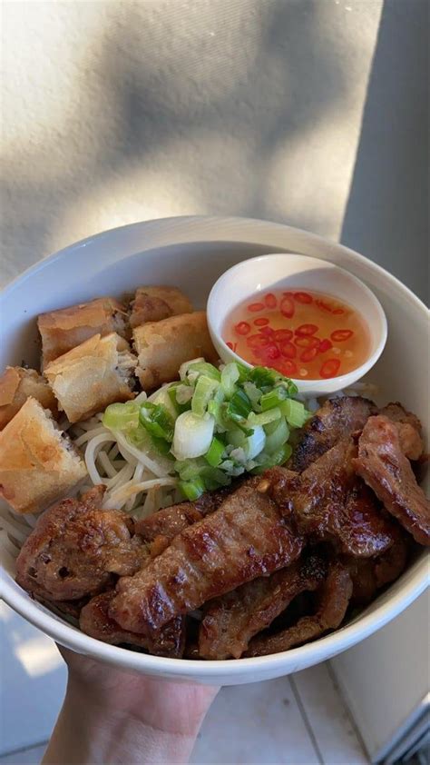 [Homemade] Bun Cha Gio Thit Nuong (Vietnamese Vermicelli Noodles with Egg Rolls & Grilled Pork ...