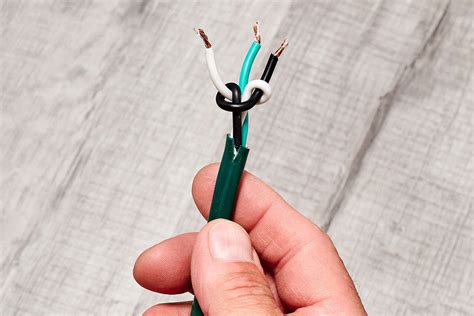 How to Replace an Extension Cord Plug