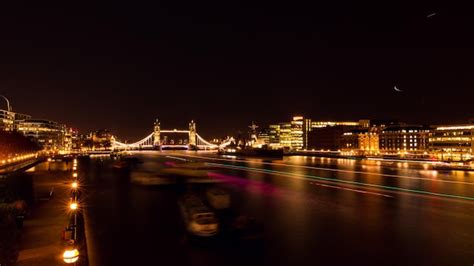 Premium Photo | Tower bridge and the london bridge at night