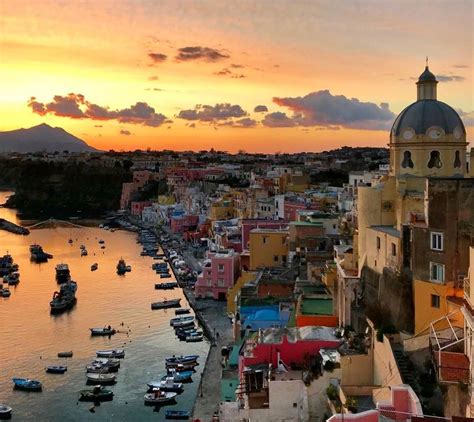 Visiter Procida et où dormir à Procida | Viagens, Golfinhos, Estética