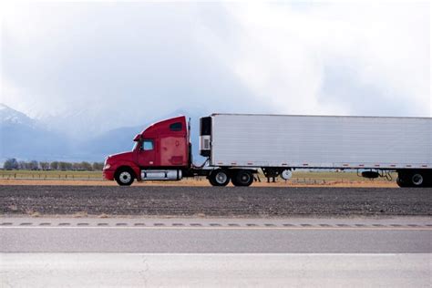 How Long Is a Semi Truck? Guide to Truck Sizes and Limits