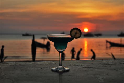 Cocktails On The Beach? Iconic Drinks To Sip At Sundown - Gone Travelling