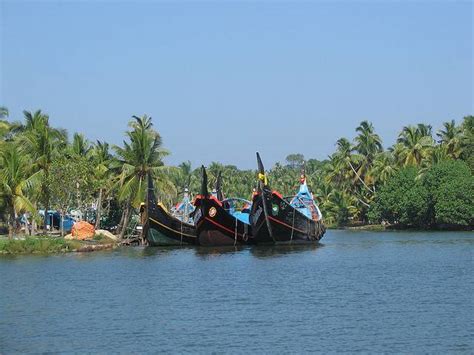 Ashtamudi Lake travel guide, Places to see - Trodly