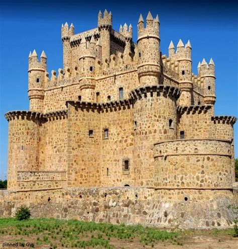 Castle of Guadamur, Toledo, Spain | Medieval castle, Abandoned castles ...