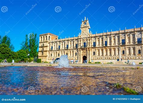 Parador De Leon Building in Spanish Town Leon Stock Photo - Image of ...