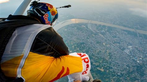 Wingsuit Base Jumping Red Bull