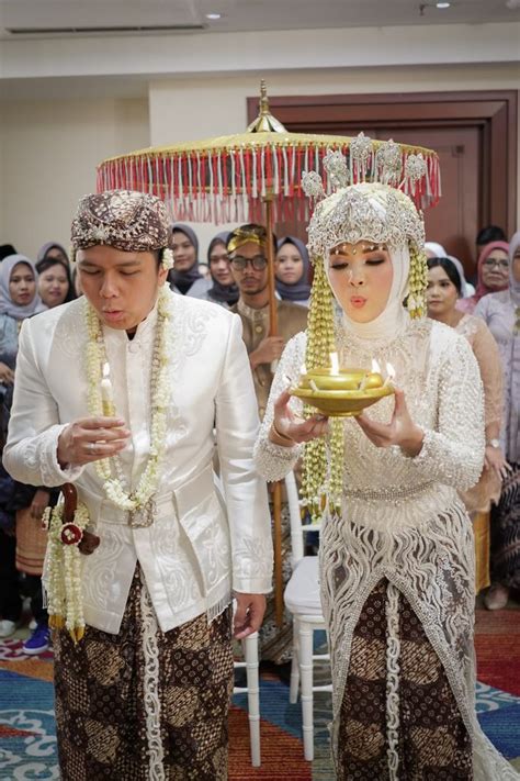 Pernikahan Adat Sunda - Padang by Diamond Weddings | Bridestory.com