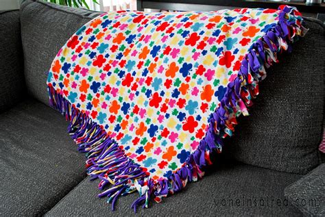 How to Make a No-Sew Blanket to Keep Warm this Winter