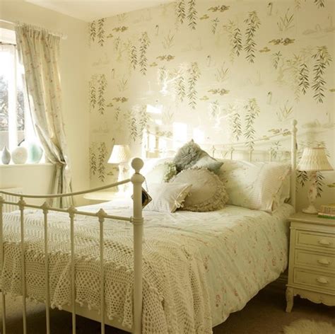 20 Floral Bedroom Ideas with Wallpaper Theme | HomeMydesign