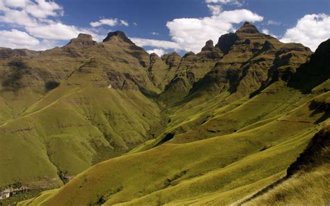 Drakensberg Mountains MacBook Air Wallpaper Download | AllMacWallpaper