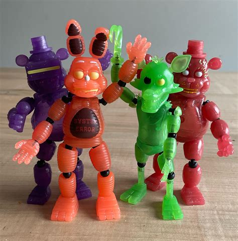 I posed some of the new FNAF action figures, do you like it? : r/fnafmeme