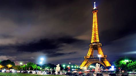 Eiffel Tower wallpapers at Night Free Download