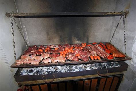 Parillada En Un Restaurante En La Vecindad De Boca Del La En Buenos Aires, La Argentina Foto de ...