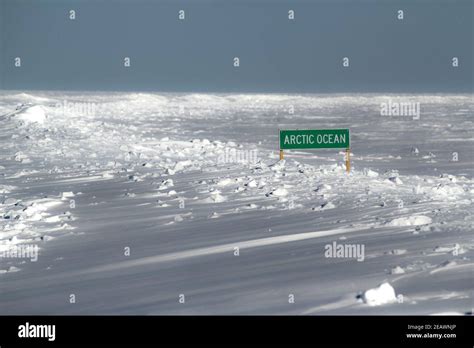 Aklavik ice road hi-res stock photography and images - Alamy