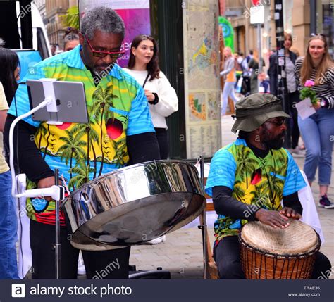 1960's music festival hi-res stock photography and images - Alamy