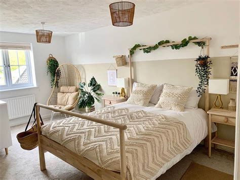 Neutral Boho Bedroom With Plant Décor - Soul & Lane