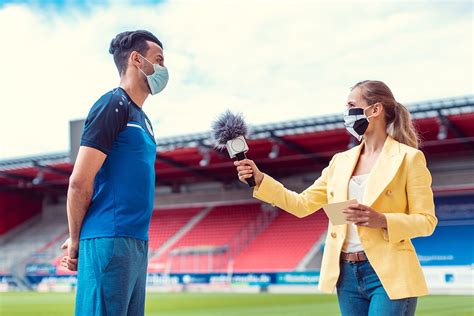 What does a Sports Broadcaster do? How to Become One.