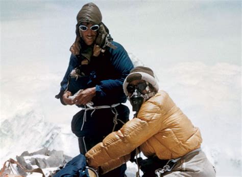 Hillary and Tenzing reach summit of Everest | NZHistory, New Zealand history online