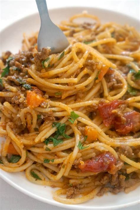 Easy Spaghetti Bolognese - My Gorgeous Recipes