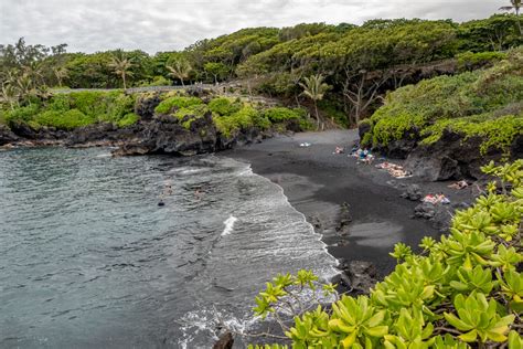 Road to Hana's 6 Best Beaches (Including Black Sand Beach)