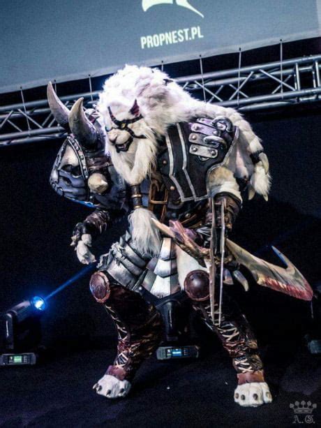 AMAZING Rengar cosplay (not mine just f**king awesome) - 9GAG