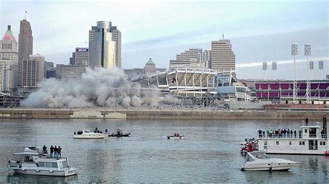 Archives: Riverfront Stadium imploded after 3 decades