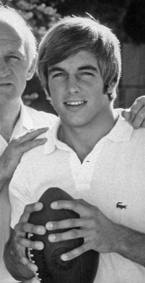 29 Pictures of Young Mark Harmon | Mark harmon, Tom harmon, Michigan football