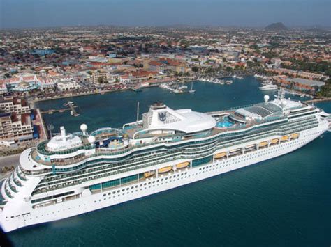 aruba-port-with-cruise-ship | Beaches of Aruba