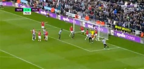 Video: Another David De Gea super save against Newcastle that saved them from an embarrassing ...