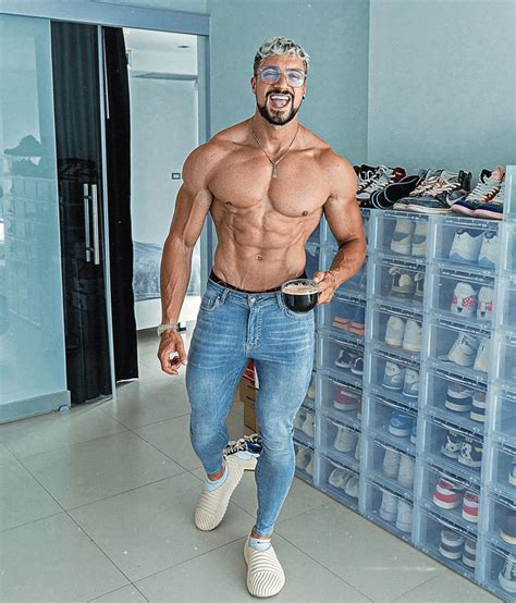 Jo Lindner aka Joesthetics famous fitness personality died at age 30 from an aneurysm : r/lastimages