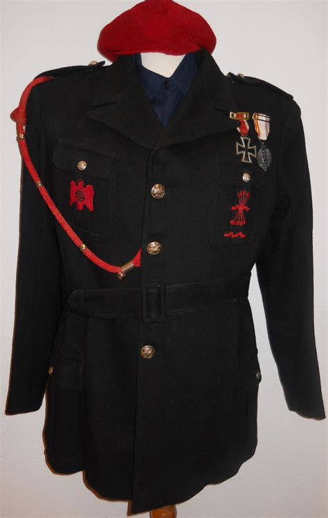 Militariamania: Uniforme de un falangista ex-combatiente de la División ...