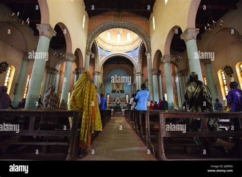 Wau, Wau, South Sudan. 4th July, 2017. South Sudanese IDP people pray at the St. Mary Help ...