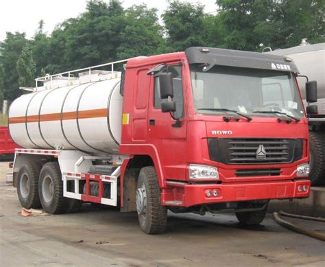 25000kg Road Tanker Truck For Oil Delivery HOWO 6x4 371 HP ZZ1257N4347