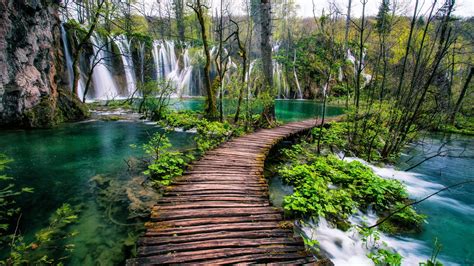 Plitvice Lakes National Park - backiee