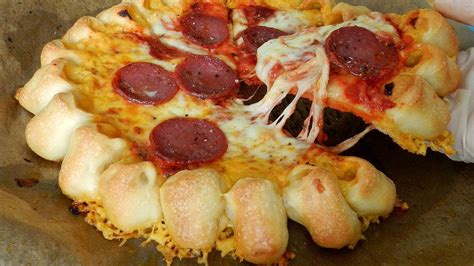 CHEDDAR CHEESE CRUST PIZZA - YouTube