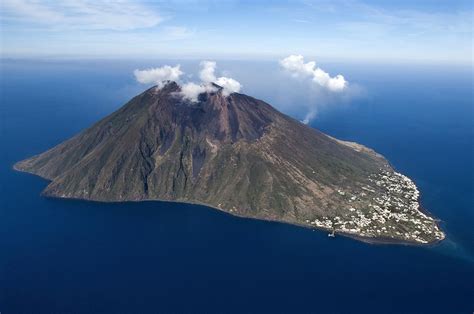 Hiking Stromboli Volcano in 2024 & Top 5 Things to Do on Stromboli Island, Italy – The ...