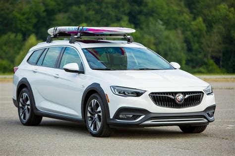 2019 Buick Regal TourX Overview - The News Wheel